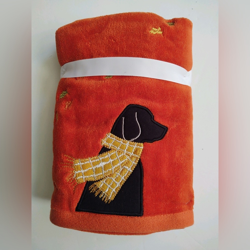 2pc WELL DRESSED HOME Hand Towel Set - Woven Outline of Dog Wearing Scarf